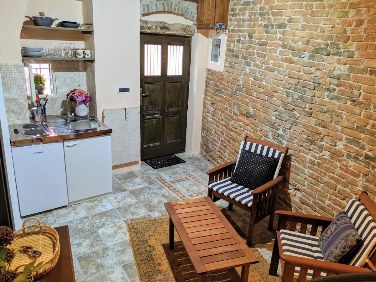 Private Courtyard Medieval Stone Home In Old Town Ровин Екстериор снимка